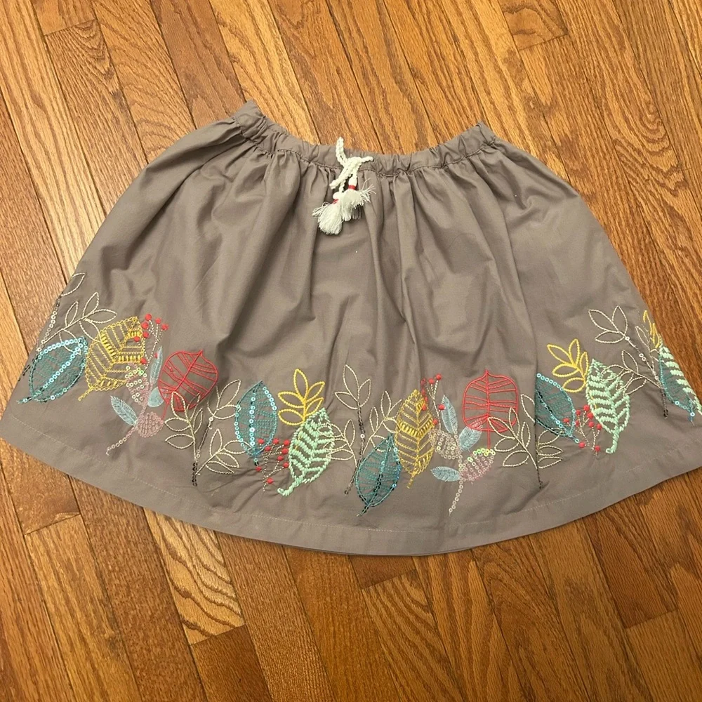 Peek X The Nature Conservancy taupe skirt Sz 10 Embroidered with/leaves/sequins